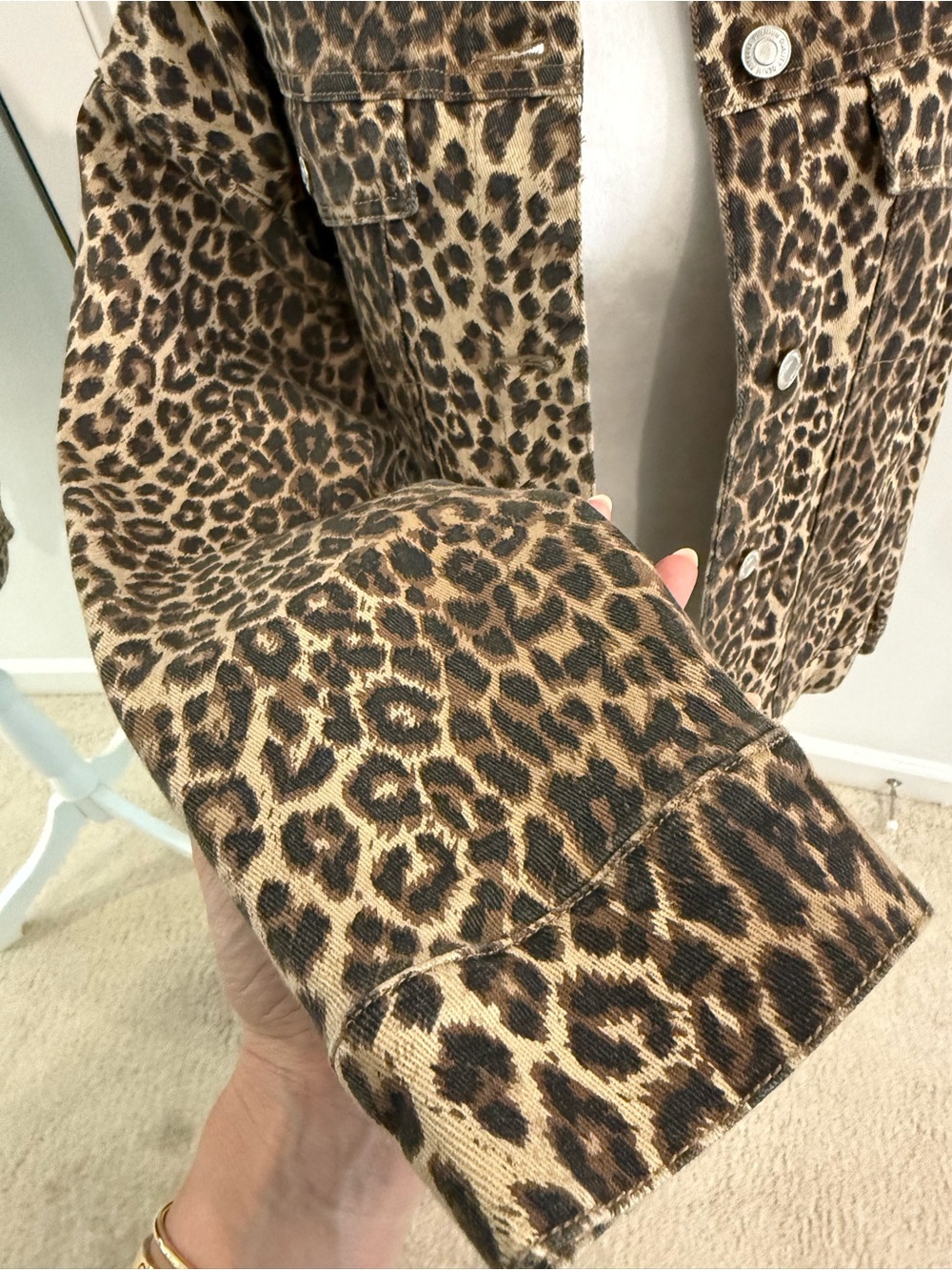 Vero Moda oversized denim jacket in washed leopard print Size Medium - Picture 3 of 12